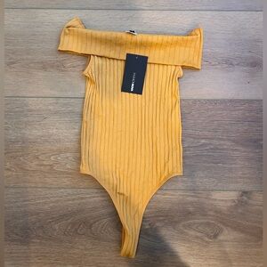 Fashion Nova Off-Shoulder Ribbed Bodysuit in Mustard Yellow NWT